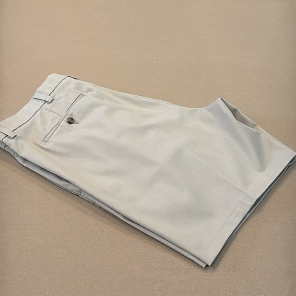 Roundtree & Yorke men’s shorts size 44 price is firm